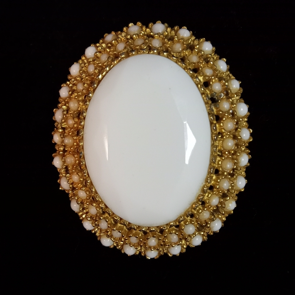 Collectors DENICOLA MILK GLASS WITH FAUX PEARLS BROOCH FROM THE 60'S